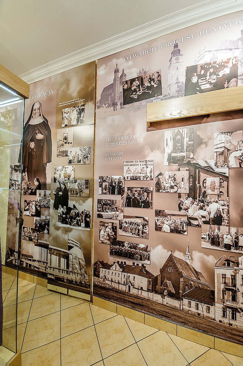 Projektowanie, wydruki i klejenie tapet &ndash; Muzeum Si&oacute;str Serafitek