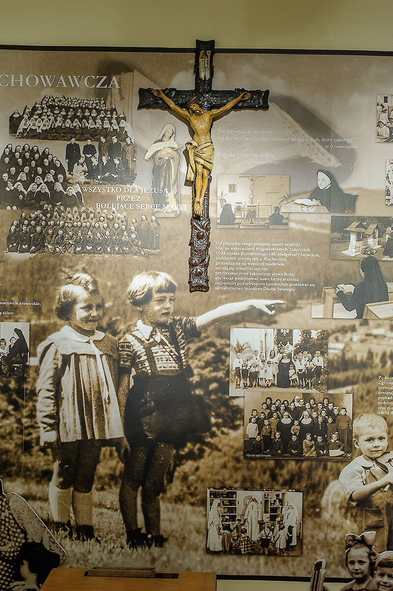 Projektowanie, wydruki i klejenie tapet &ndash; Muzeum Si&oacute;str Serafitek